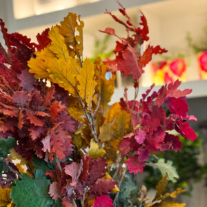 Είναι ιδανικά για ανθοσυνθέσεις, στεφάνια, διακόσμηση βιτρίνας ή επιτραπέζιες συνθέσεις, αλλά και για να διακοσμήσουν φυσικά τον χώρο του σπιτιού. Χάρη στη διαδικασία κηρώσεως, διατηρούν τη φρεσκάδα και την ένταση των χρωμάτων τους, χωρίς να μαραίνονται ή να φθείρονται εύκολα. Μπορούν να τοποθετηθούν μόνα τους σε βάζο για ένα φυσικό και καλλιτεχνικό αποτέλεσμα ή να συνδυαστούν με αποξηραμένα άνθη για μια πιο ολοκληρωμένη φθινοπωρινή ατμόσφαιρα. Η φυσική υφή τους και η λαμπερή επιφάνεια αναδεικνύουν το φως του χώρου, δημιουργώντας ένα αίσθημα θαλπωρής και οικειότητας.