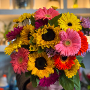 Ανθοδέσμη με Ηλίανθους, Ζέρμπερες και Χρυσάνθεμα Σαντίνι