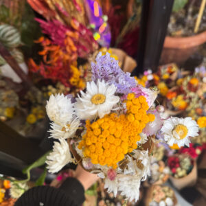 Ανθοδέσμη με Αποξηραμένα Λουλούδια (λευκά, κίτρινα & λιλά άνθη)